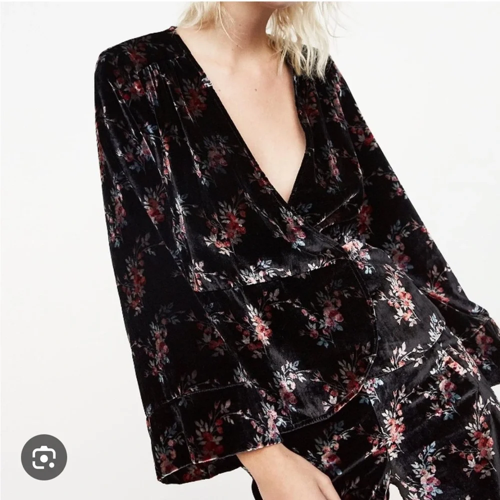 ZARA Velvet Wrap Top Sz S Black Floral Boho Gypsy Bell Sleeves V Neck Whimsical - Picture 16 of 16